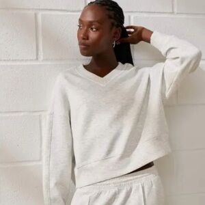 YPB Abercrombie neoKNIT Light Gray V-Neck Sweatshirt Pullover Small